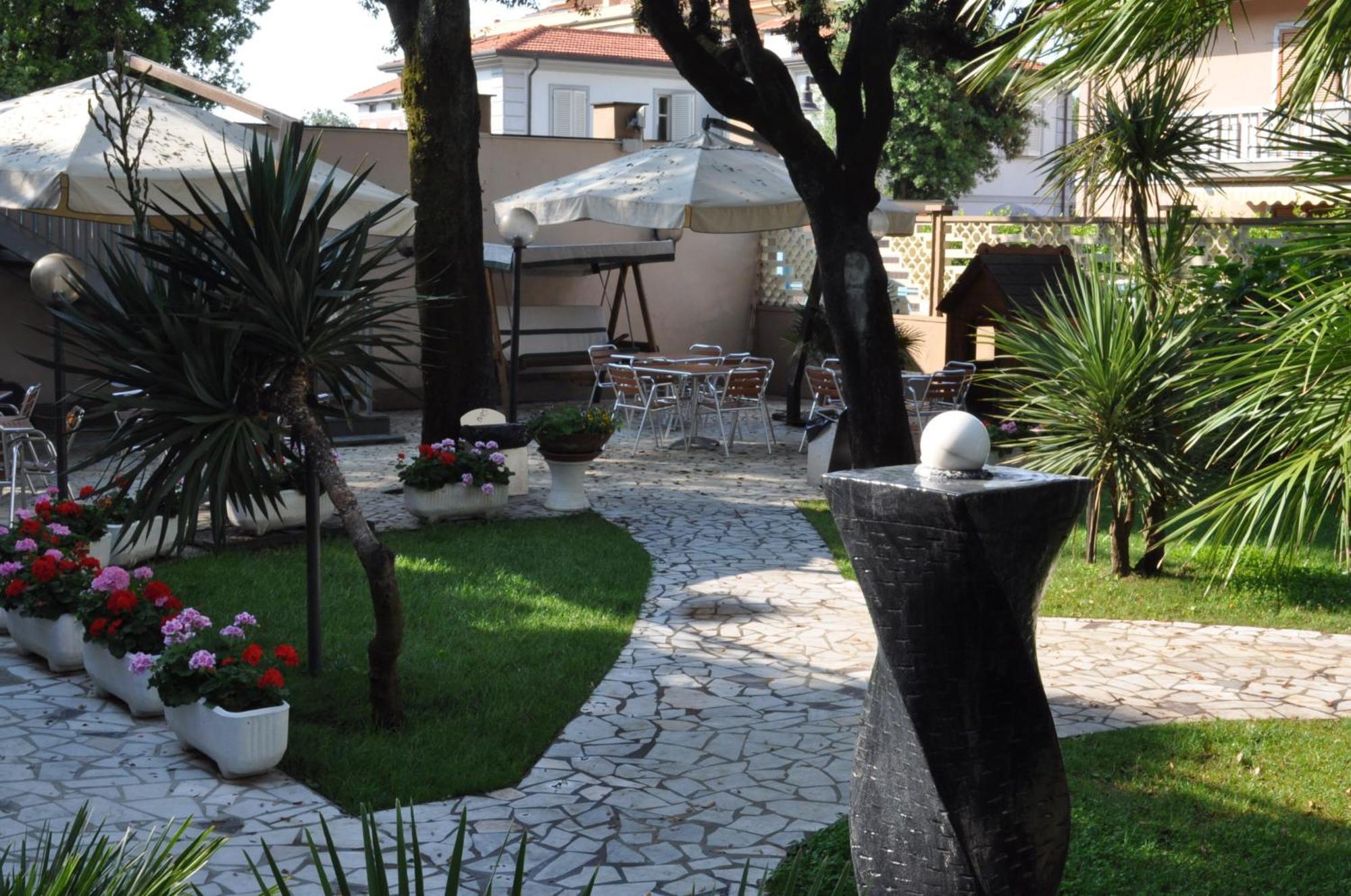 Hotel Roma Marina di Massa Eksteriør bilde