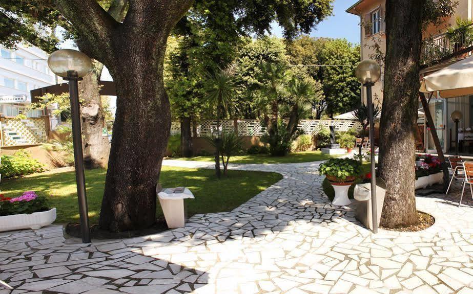 Hotel Roma Marina di Massa Eksteriør bilde